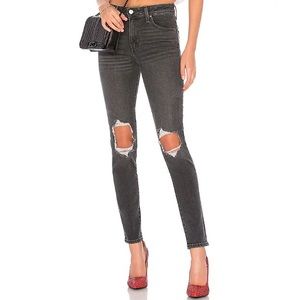 Levi’s 721 High Rise Skinny Distressed knees Jeans in Rugged Black